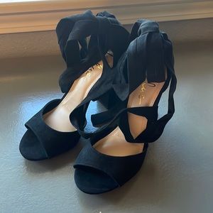 Lulus nwot black lace up suede heels, size 8